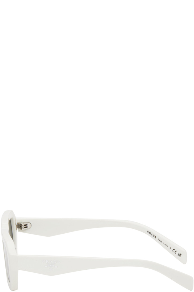 Rectangular acetate-frame sunglasses in white.

· Gray lenses
· 100% UVA/UVB protection
· Logo etched at lens
· Integrated nose pads
· Logo stamp at temples
· Includes saffiano leather case
· Size: 52.21 140

Supplier color: White