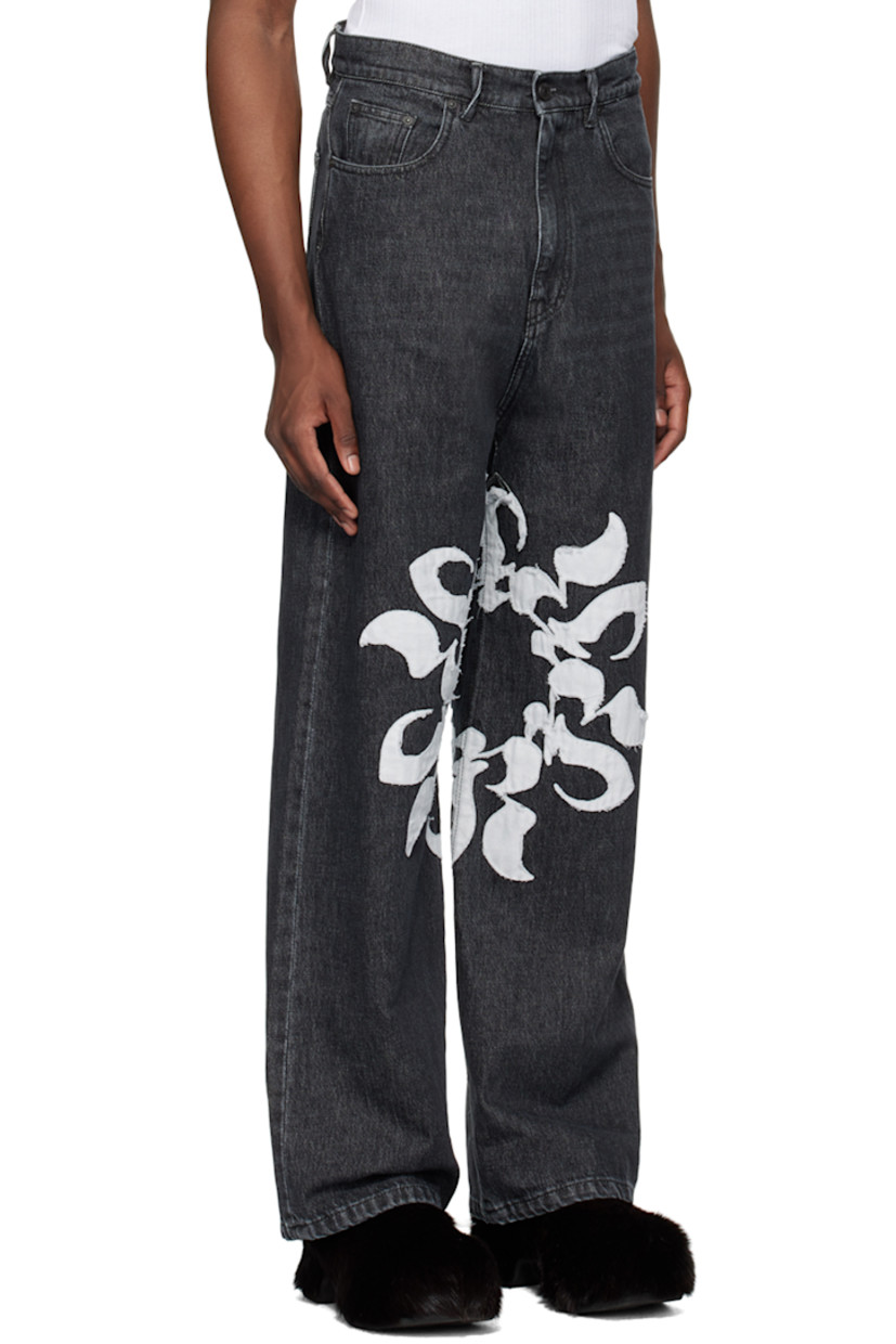 Non-stretch denim jeans. Fading throughout.

· Belt loops
· Five-pocket styling
· Zip-fly
· Distressed graphic patches at legs
· Leather logo patch at back waistband

Supplier color: Black