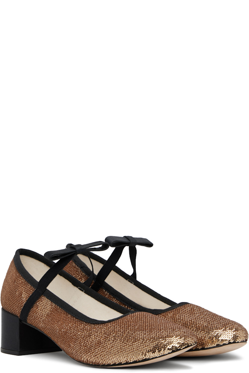 Sequinned plain-woven Mary Jane-style heels in gold tone.

· Grosgrain trim at collar
· Elasticized strap with bow accent at vamp
· Block heel with rubber injection
· Leather sole
· Heel: H1.75"

Supplier color: Bulle/Noir
