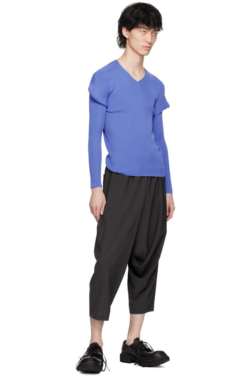 Stretch rib knit cotton sweater. V-neck.

Supplier color: Blue
