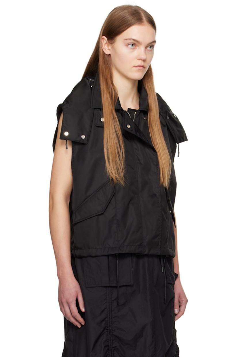 Nylon taffeta vest.

· Cord-lock drawstring at detachable hood 
· Throat guard at spread collar 
· Two-way zip closure with press-stud placket
· Flap pockets 
· Cord-lock drawstring at hem 
· Full satin lining

Supplier color: Black