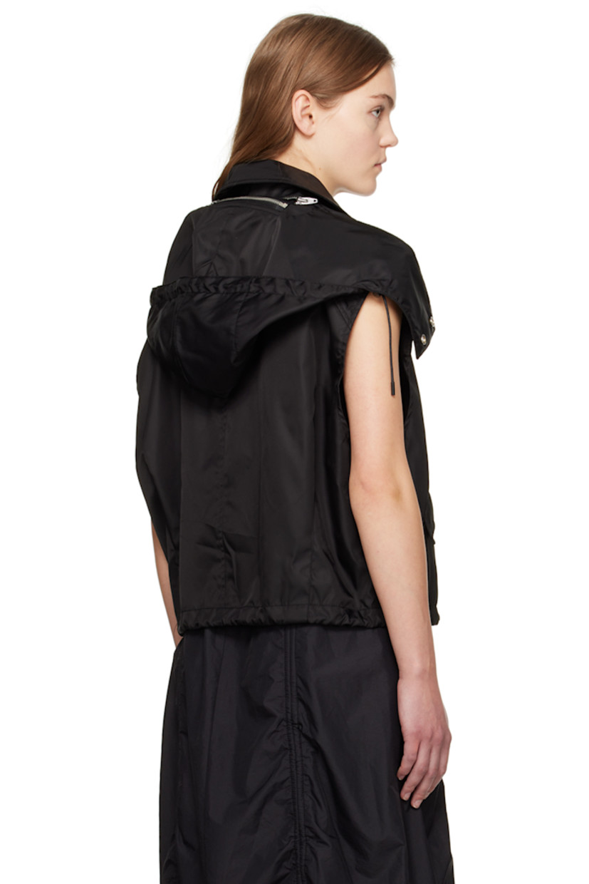 Nylon taffeta vest.

· Cord-lock drawstring at detachable hood 
· Throat guard at spread collar 
· Two-way zip closure with press-stud placket
· Flap pockets 
· Cord-lock drawstring at hem 
· Full satin lining

Supplier color: Black