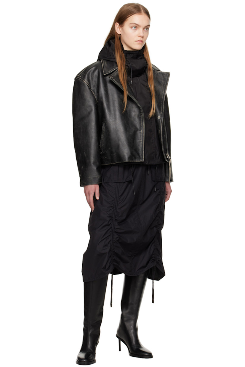 Nylon taffeta vest.

· Cord-lock drawstring at detachable hood 
· Throat guard at spread collar 
· Two-way zip closure with press-stud placket
· Flap pockets 
· Cord-lock drawstring at hem 
· Full satin lining

Supplier color: Black