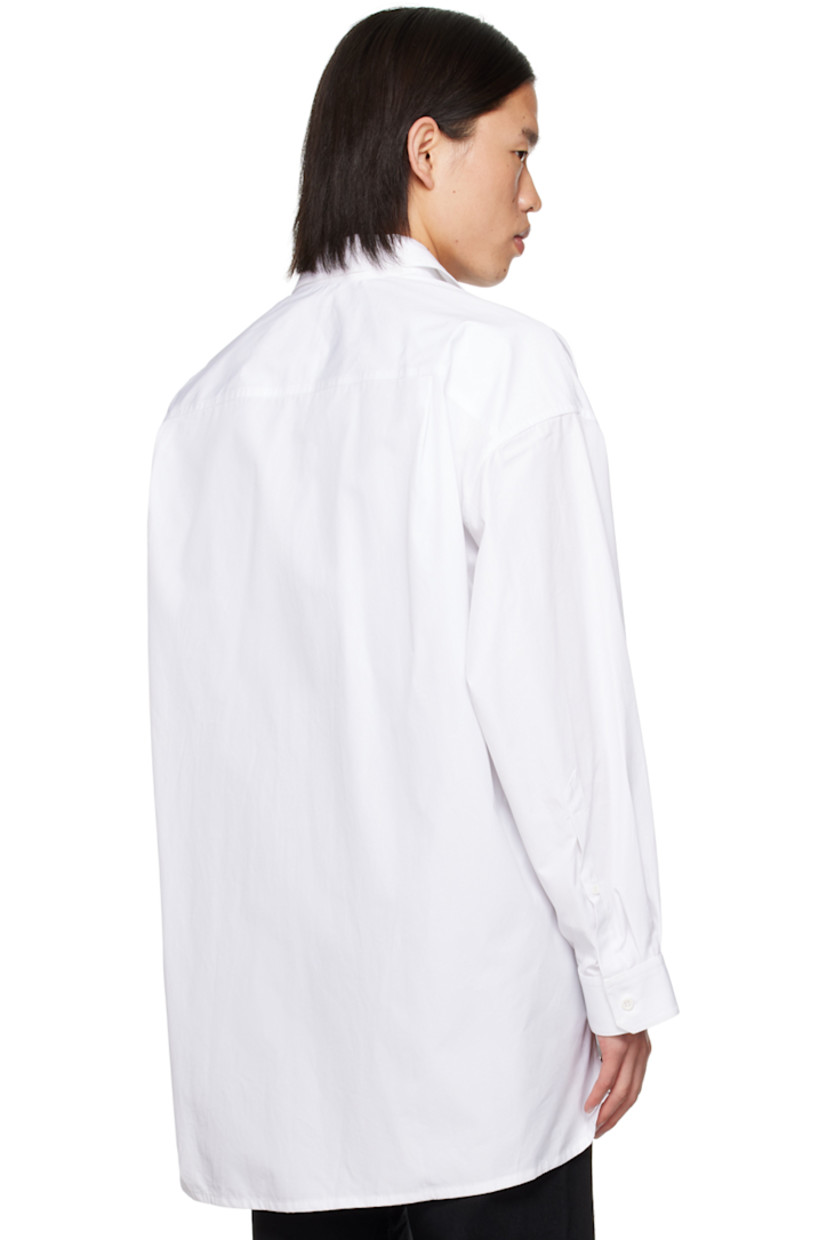 Cotton poplin shirt.

· Spread collar
· Button closure
· Logo hardware at flap pocket
· Droptail hem
· Dropped shoulders
· Single-button barrel cuffs

Supplier color: Blanc optique