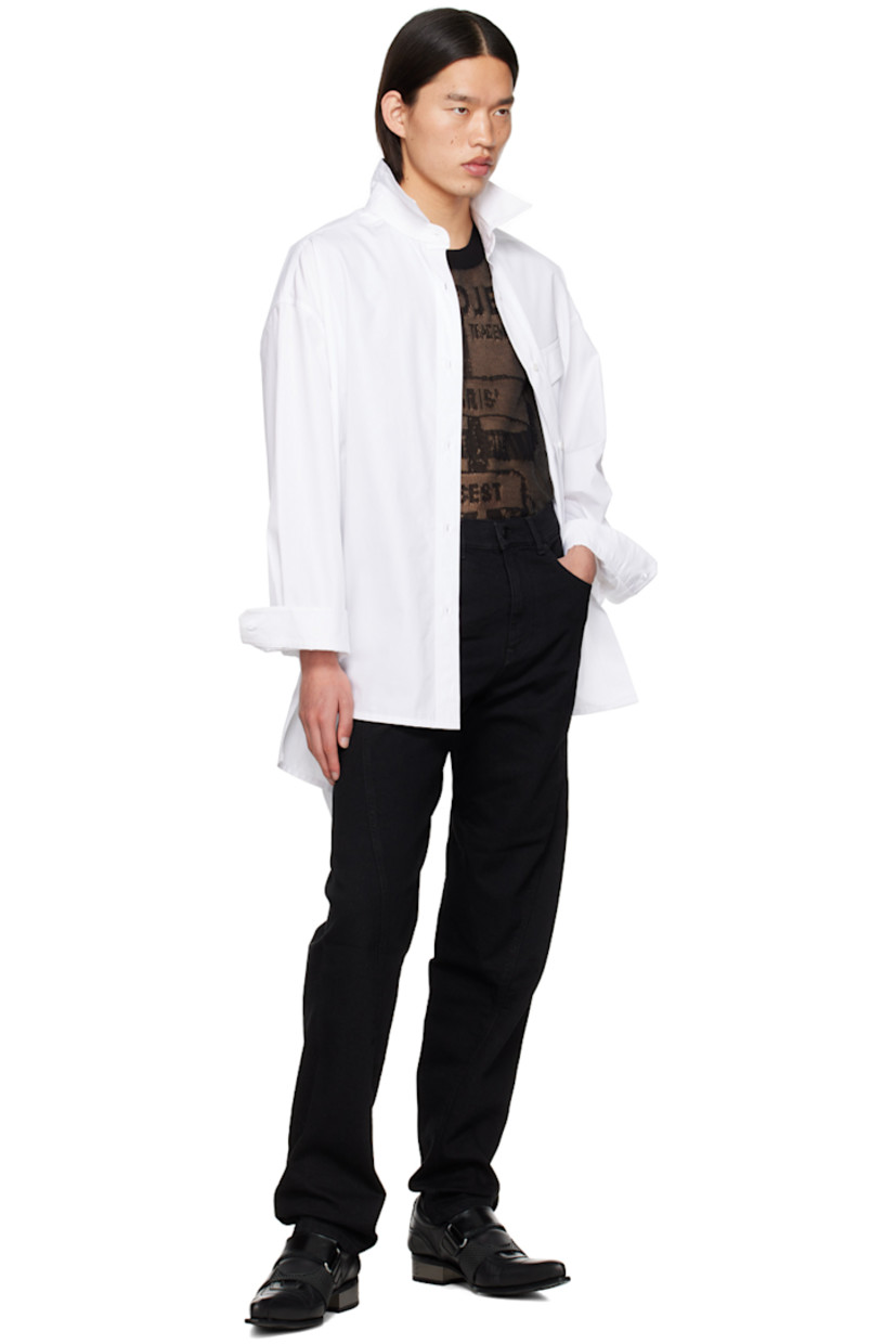 Cotton poplin shirt.

· Spread collar
· Button closure
· Logo hardware at flap pocket
· Droptail hem
· Dropped shoulders
· Single-button barrel cuffs

Supplier color: Blanc optique