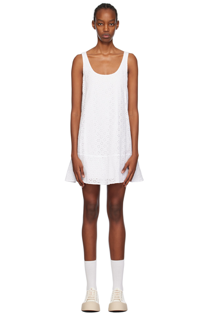 Cotton-blend broderie anglaise dress.

· Scoop neck
· Ruffled trim at hem 
· Fixed shoulder straps
· Logo patch at back collar 
· Full cotton poplin lining

Supplier color: Off white