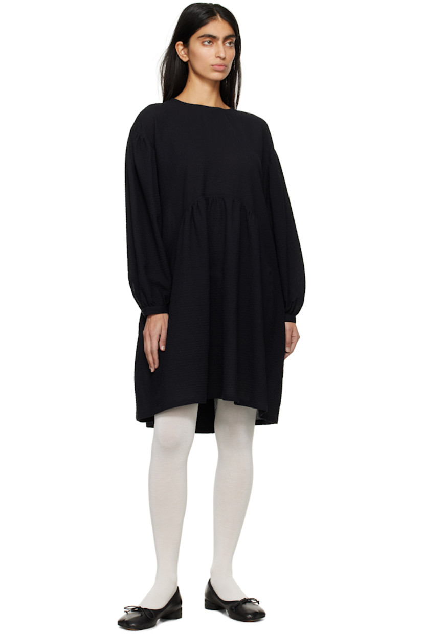 Stretch cotton cloqué dress.

· Crewneck
· Gathering at waist
· Seam pockets 
· Dropped shoulders
· Balloon sleeves 
· Single-button barrel cuffs
· Button fastening and keyhole at back collar
· Corozo hardware

Supplier color: Black