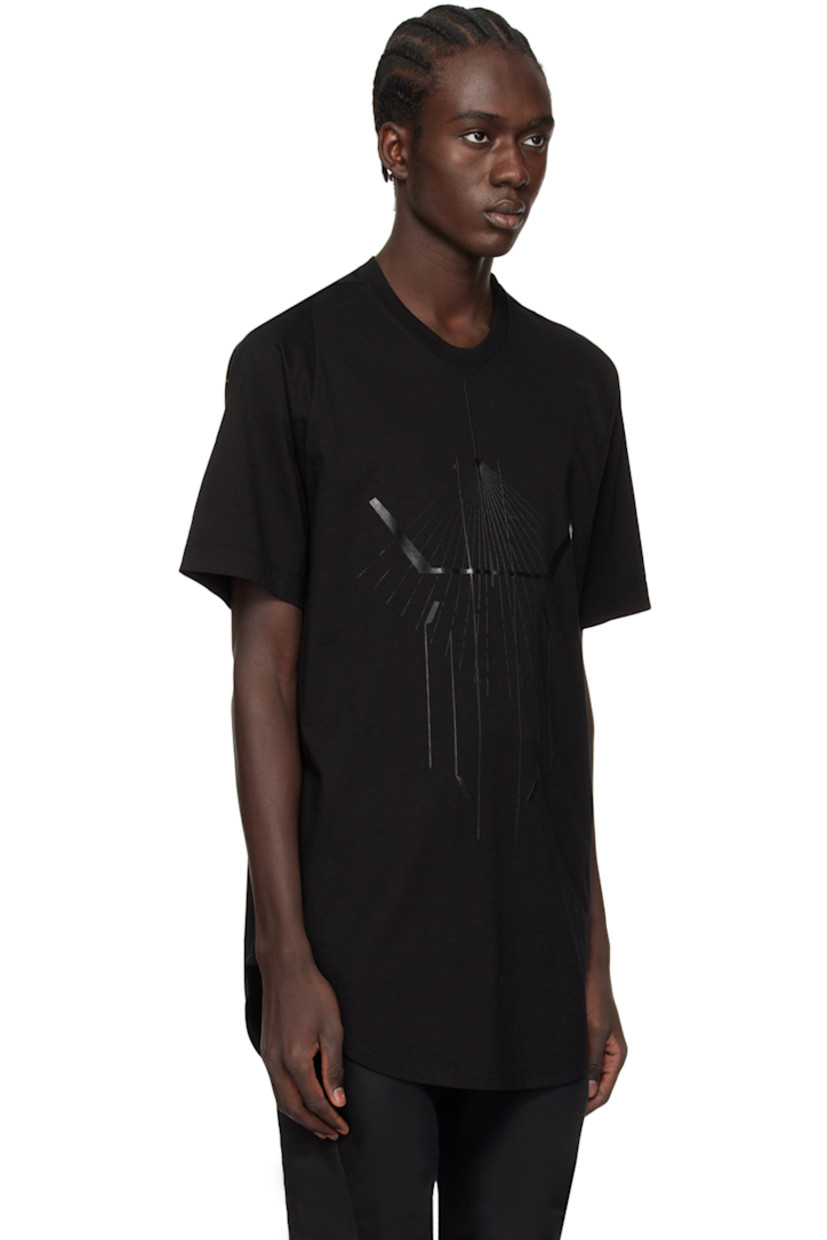 Cotton jersey T-shirt.

· Rib knit crewneck
· Graphic printed at front
· Shirttail hem

Supplier color: Black