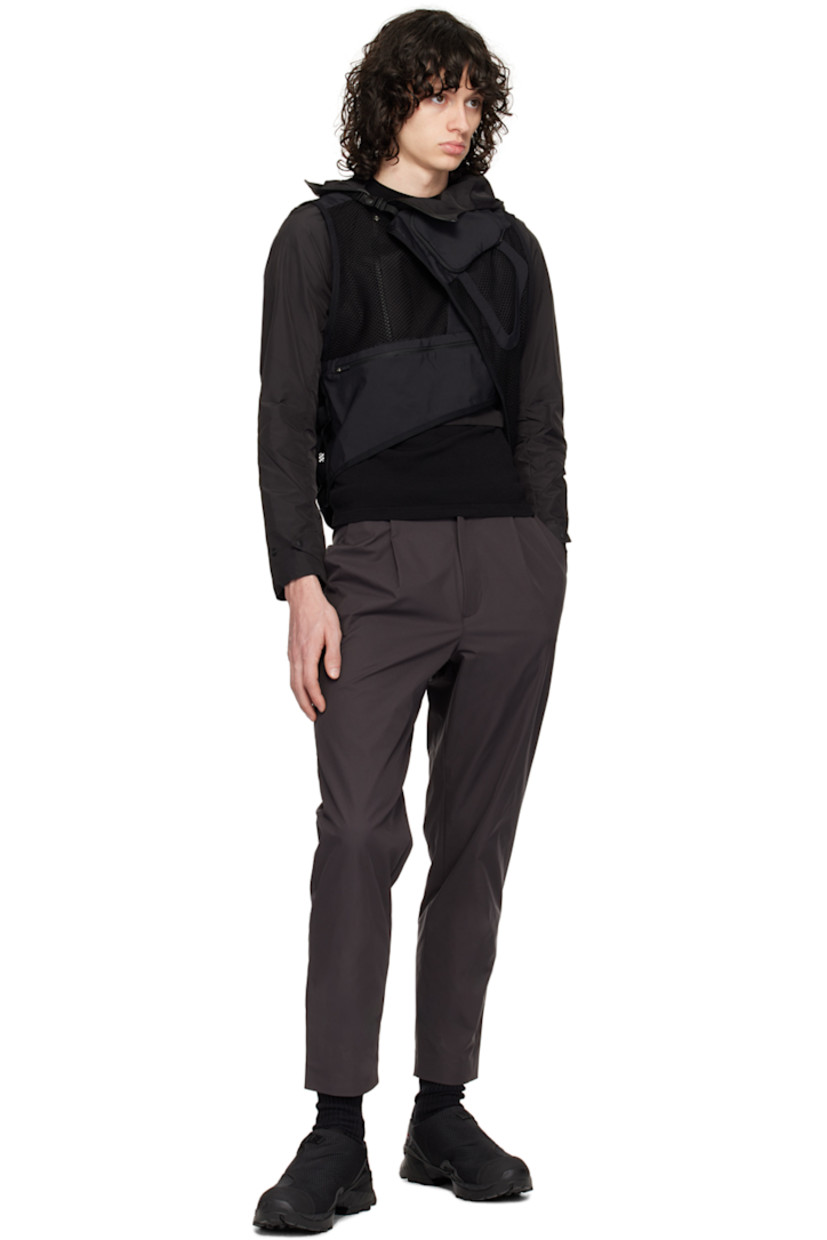 Polyester twill trousers. 

· Detachable press-release belt and belt loops
· Four-pocket styling
· Zip-fly
· Pleats at front

Supplier color: Dark grey