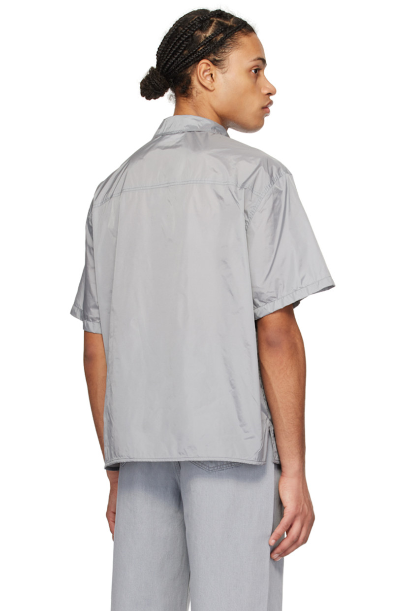 Nylon taffeta shirt.

· Spread collar
· Concealed press-stud closure
· Vented side seams
· Full mesh lining

Supplier color: Blue grey