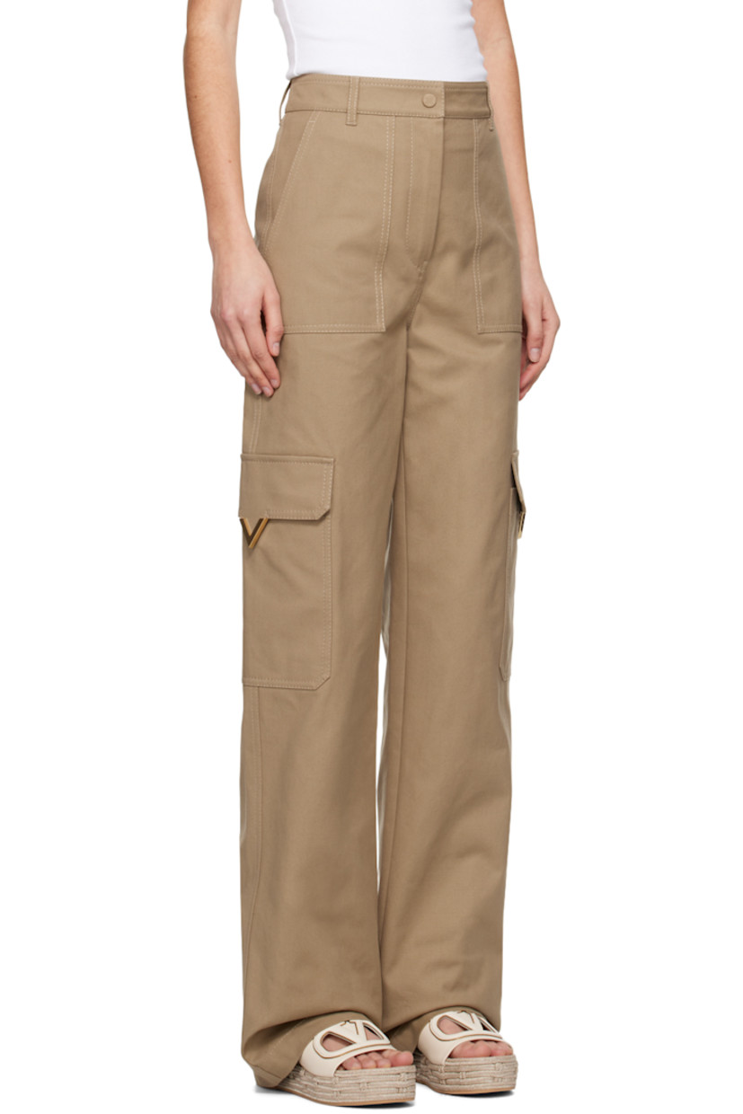 Stretch cotton canvas trousers. 

· Belt loops 
· Four-pocket styling 
· Zip-fly 
· Logo hardware at cargo pockets

Supplier color: Beige