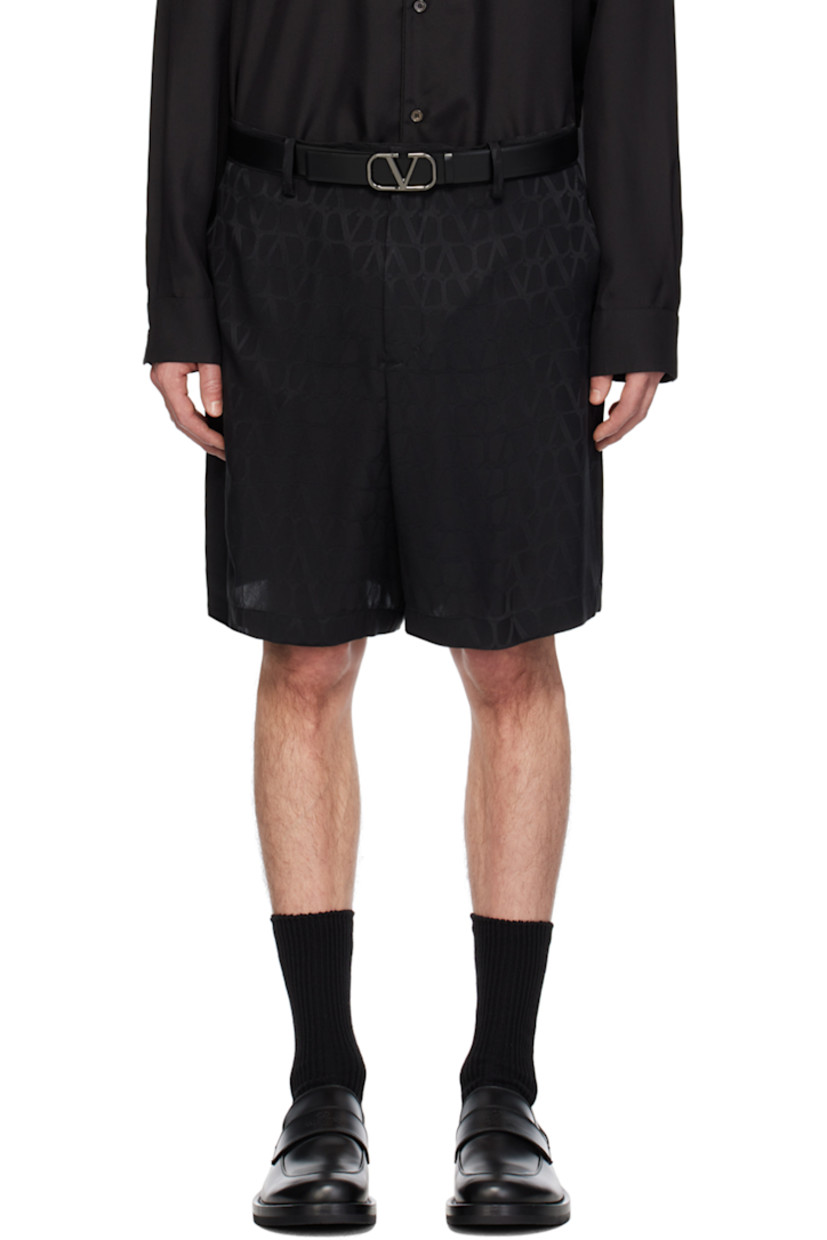 Silk damask shorts. Jacquard logo pattern throughout.

· Belt loops
· Four-pocket styling
· Zip-fly
· Creased legs

Supplier color: Nero