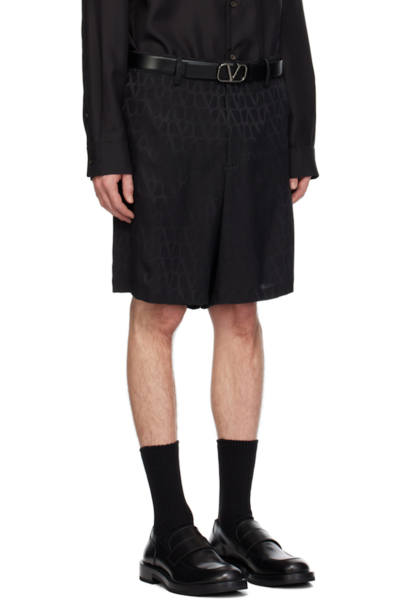 Silk damask shorts. Jacquard logo pattern throughout.

· Belt loops
· Four-pocket styling
· Zip-fly
· Creased legs

Supplier color: Nero