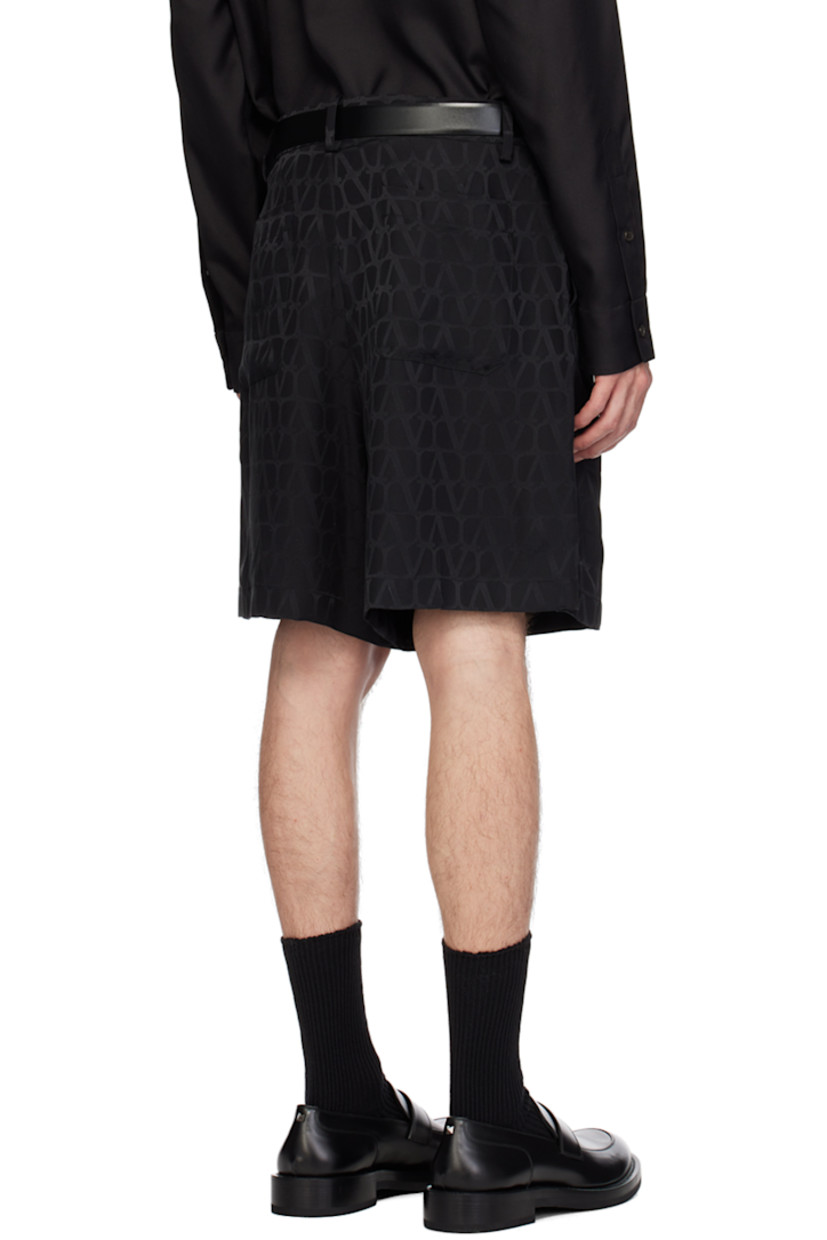 Silk damask shorts. Jacquard logo pattern throughout.

· Belt loops
· Four-pocket styling
· Zip-fly
· Creased legs

Supplier color: Nero
