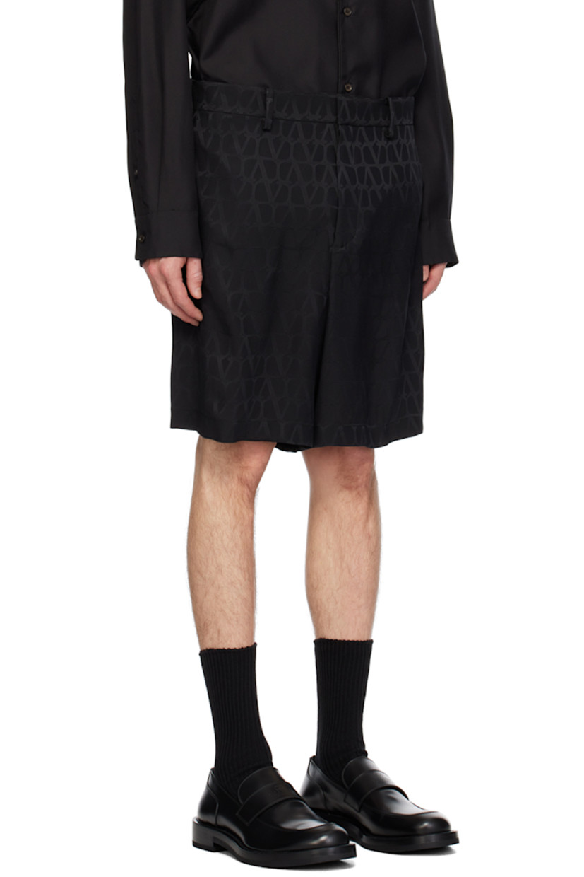 Silk damask shorts. Jacquard logo pattern throughout.

· Belt loops
· Four-pocket styling
· Zip-fly
· Creased legs

Supplier color: Nero
