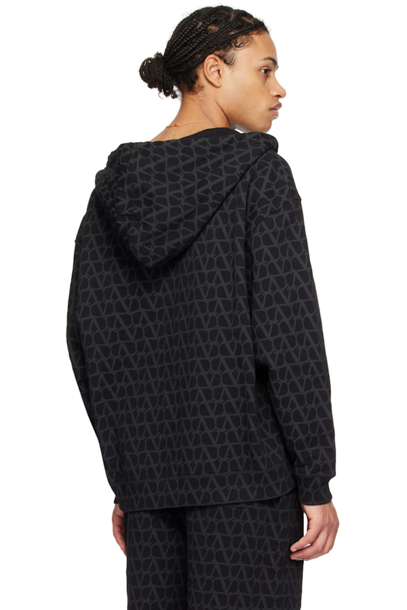 Cotton fleece hoodie. Logo pattern printed throughout. 

· Drawstring at hood
· Zip closure
· Kangaroo pocket 
· Rib knit hem and cuffs 
· Dropped shoulders 

Supplier color: Toile icono nero