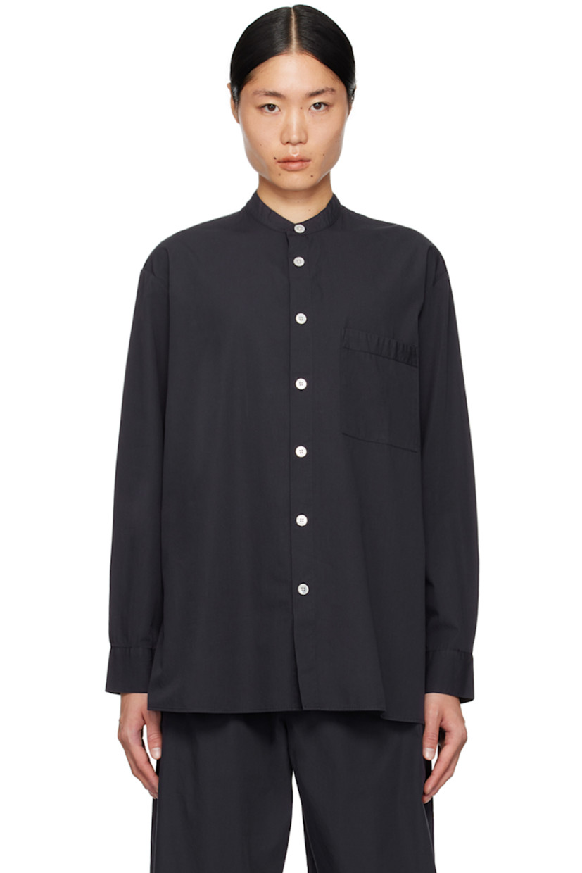 Stonewashed lightweight 122 gsm OEKO-TEX® Standard 100-certified organic cotton poplin pyjama shirt. 

· Band collar
· Button closure
· Patch pocket at chest
· Vents at shirttail hem
· Box pleat at back yoke
· Mother-of-pearl hardware

Part of the Tekla x Birkenstock collaboration.

Supplier color: Slate