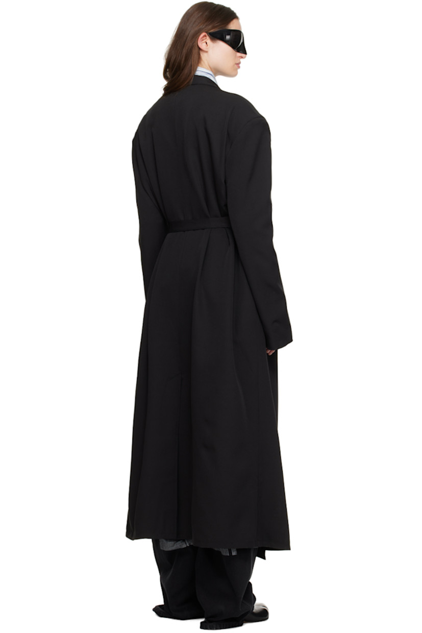 Cotton sateen coat. 

· Spread collar
· Open front
· Detachable self-tie belt 
· Seam pockets
· Padded shoulders
· Central vent at back hem 
· Full satin lining

Supplier color: Black