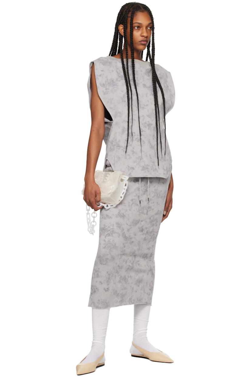 French terry T-shirt. Floral pattern flocked throughout.

· Rib knit boatneck
· Vented droptail hem
· Dropped armscyes
· Cap sleeves

Supplier color: Grey