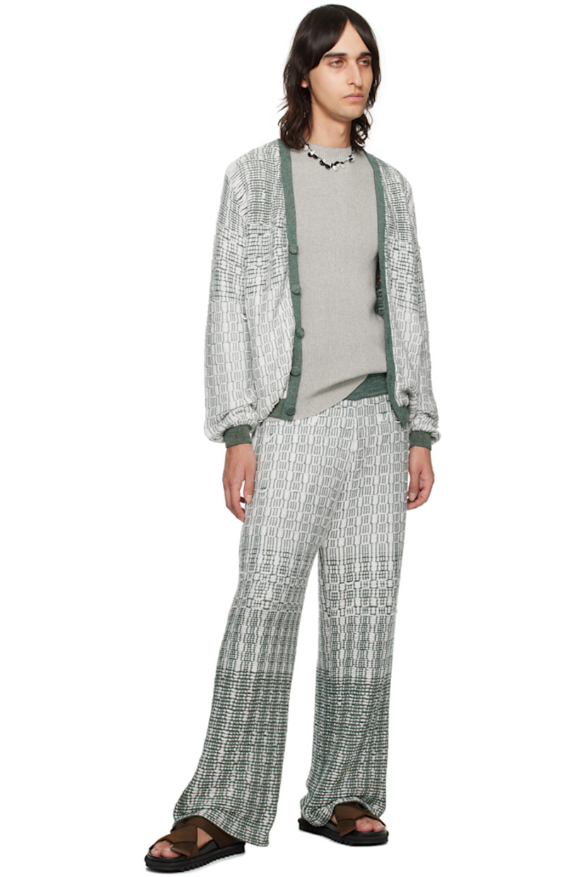 Hand-knit rayon trousers. Jacquard gradient and check pattern throughout.

· Elasticized waistband
· Two-pocket styling
· Logo flag at back waistband
 
Supplier color: Gradiation
