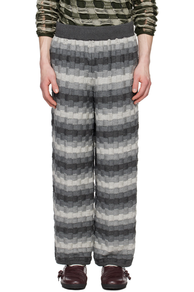 Basket-woven knit cotton trousers. Laddering, check pattern, and gradient effect throughout.

· Concealed drawstring at elasticized waistband
· Two-pocket styling
· Logo flag at back waistband

Available exclusively at SSENSE.
 
Supplier color: Graydient