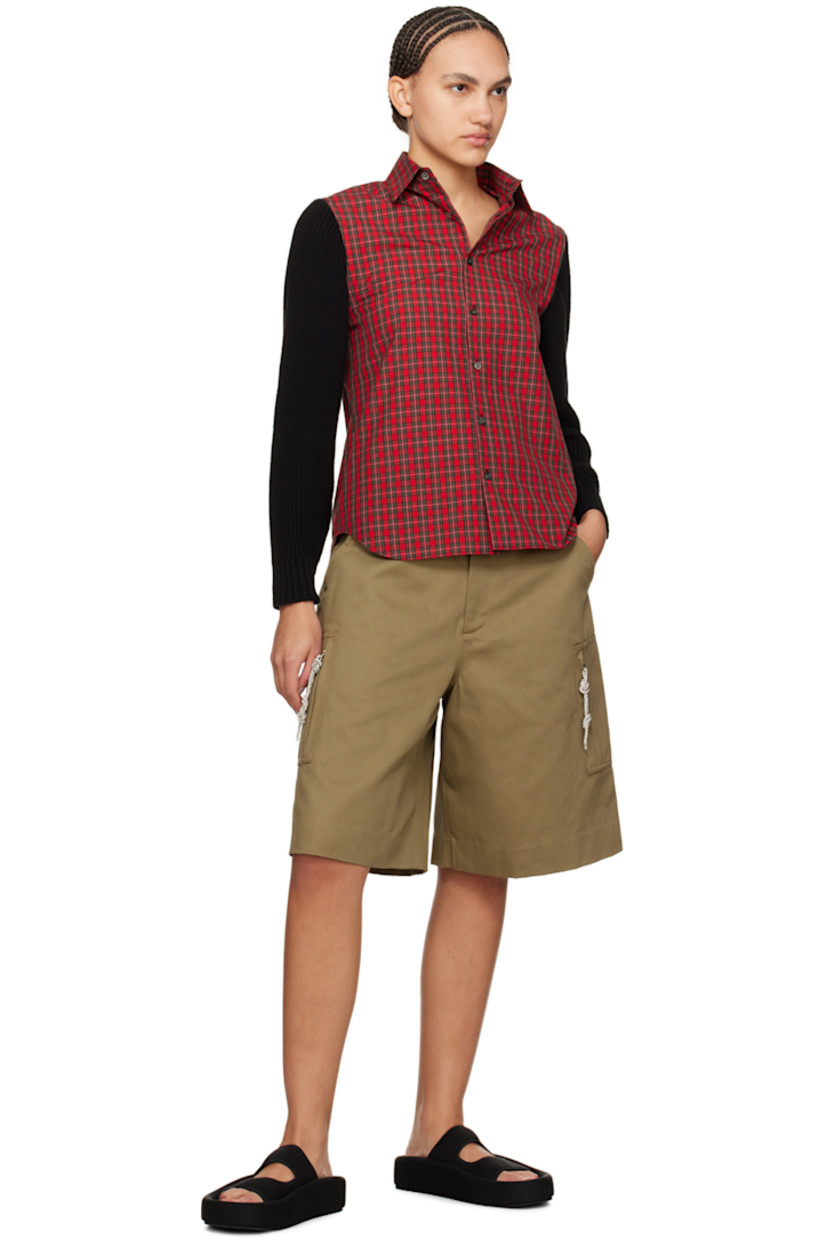 Cotton twill shorts.

· Belt loops
· Three-pocket styling
· Zip-fly
· Zip pocket at outseams

Supplier color: Military green