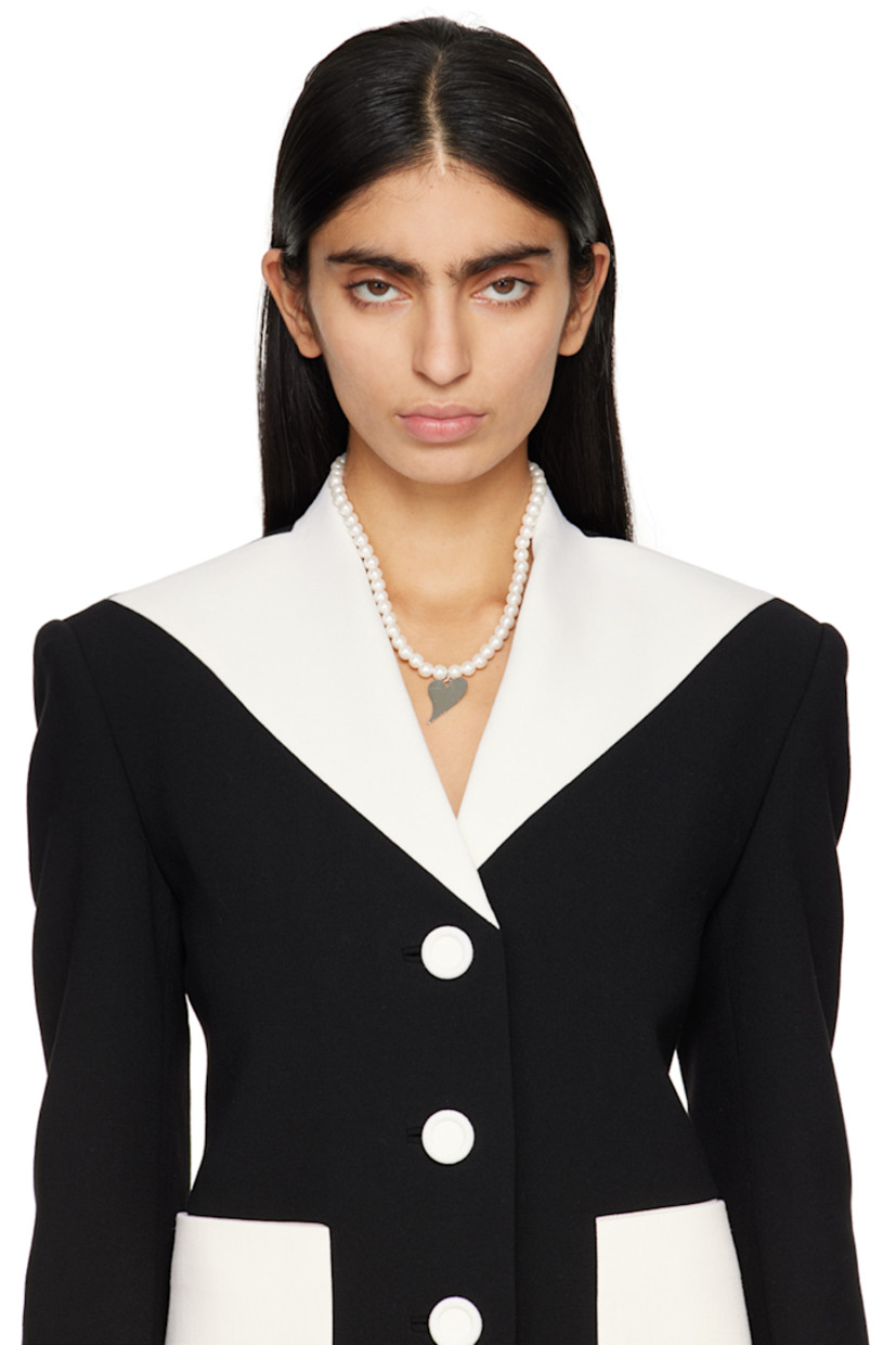 Beaded faux-pearl necklace in white.

· Graphic pendant at drop
· Toggle fastening
· L18"

Supplier color: White