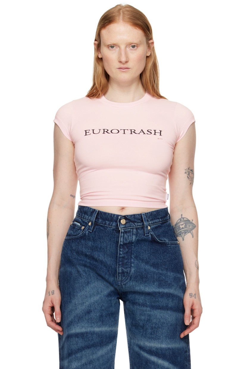 Stretch organic cotton jersey T-shirt. 

· Rib knit crewneck
· Text embroidered at front 
· Logo printed at front
· Cropped hem
· Logo flag at side seam

Supplier color: Eurotrash blush