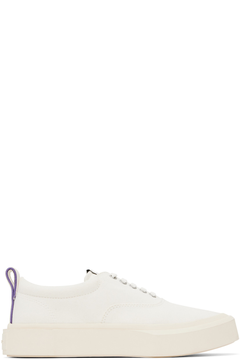 Low-top canvas sneakers in off-white.

· Lace-up closure
· Logo patch at tongue
· Padded collar
· Pull-loop at heel tab
· Twill and grained faux-leather lining
· Logo embossed at textured rubber midsole
· Treaded rubber sole

Supplier color: Canvas white