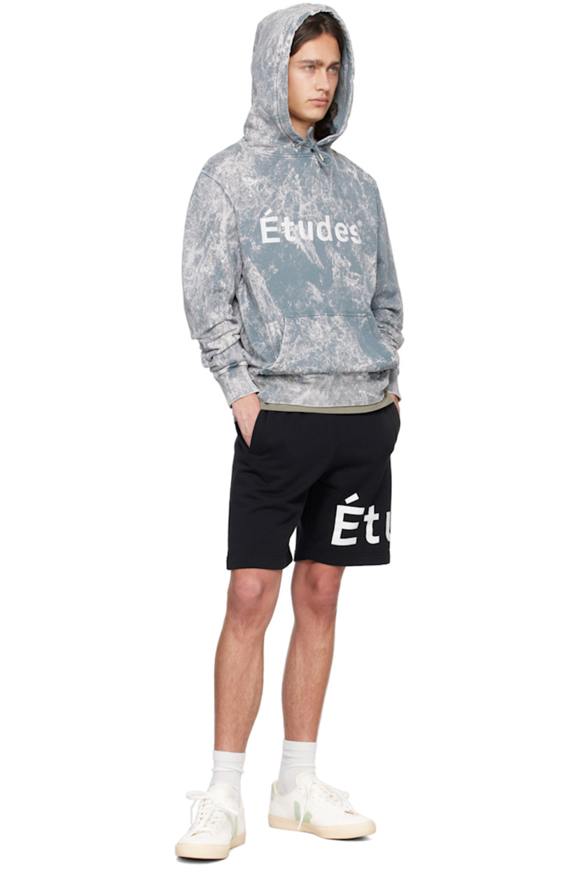 Organic cotton French terry hoodie. Bleached effect throughout. 

· Drawstring at hood
· Logo bonded at front 
· Kangaroo pocket
· Rib knit hem and cuffs

Supplier color: Pewter sky