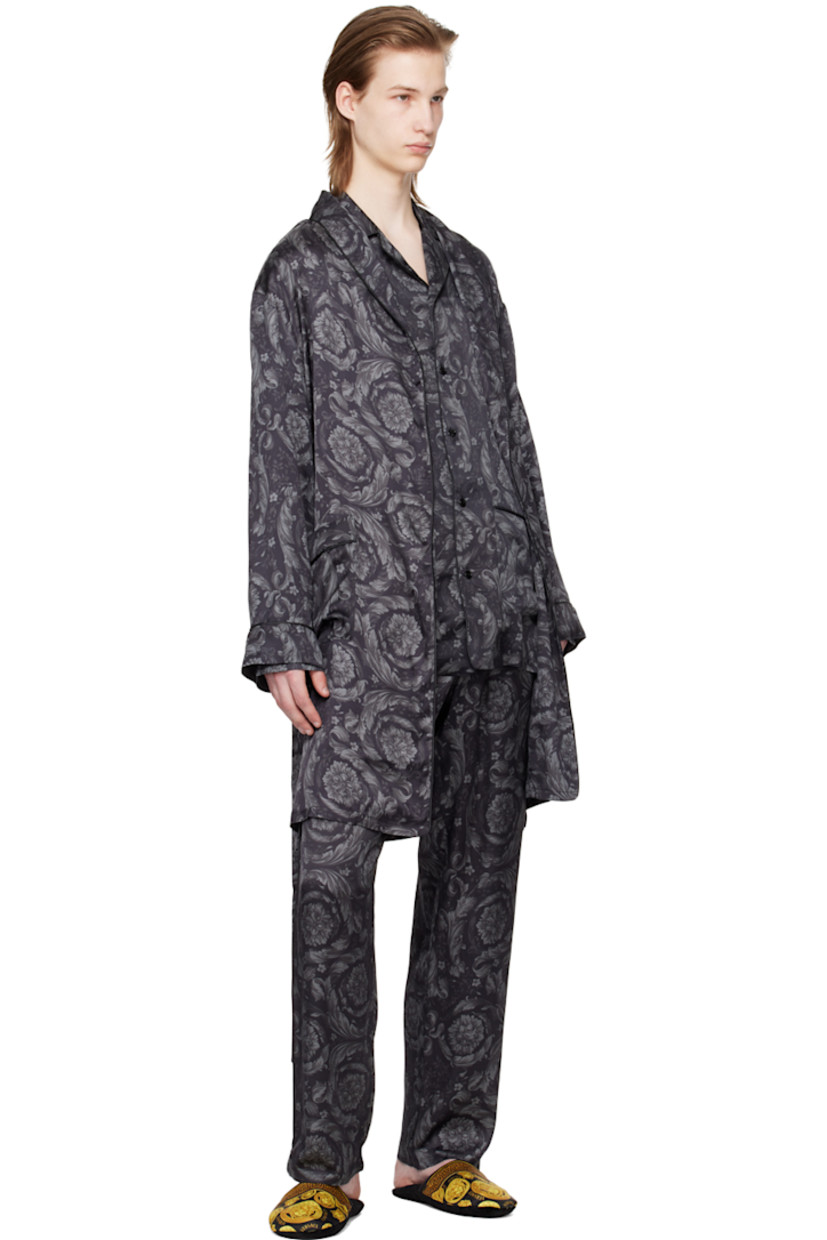Viscose satin pyjama shirt. Piping and graphic pattern printed throughout. 

· Open spread collar
· Button closure
· Patch pockets

Supplier color: Black/Grey