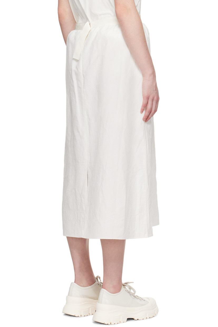 Plain-woven crinkled linen -and cotton-blend skirt.

· Gathering at waist
· Two-pocket styling
· Concealed zip closure at back
· Central vent at back hem

Supplier color: Milk
