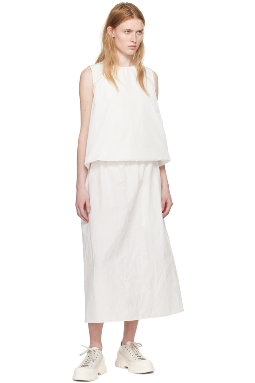 Plain-woven crinkled linen -and cotton-blend skirt.

· Gathering at waist
· Two-pocket styling
· Concealed zip closure at back
· Central vent at back hem

Supplier color: Milk