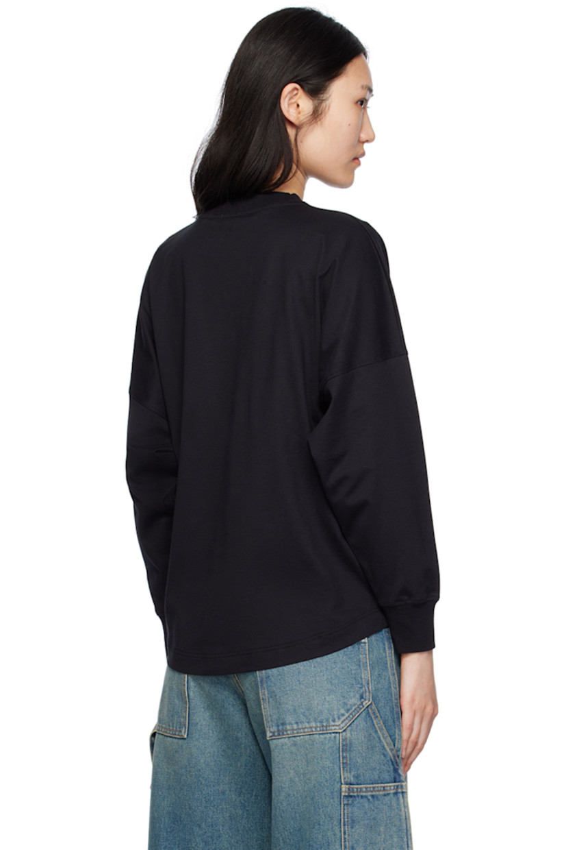 Cotton jersey T-shirt. 

· Rib knit crewneck and cuffs
· Logo embroidered at chest
· Logo flag at side seam
· Dropped shoulders

Supplier color: Black