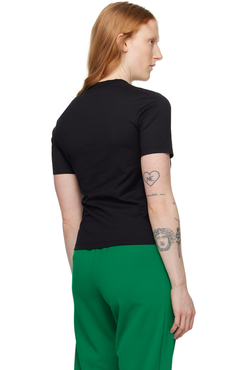 Cotton jersey T-shirt. 

· Crewneck 
· Logo embroidered at front 
· Logo flag at side seam

Supplier color: Black/Off white