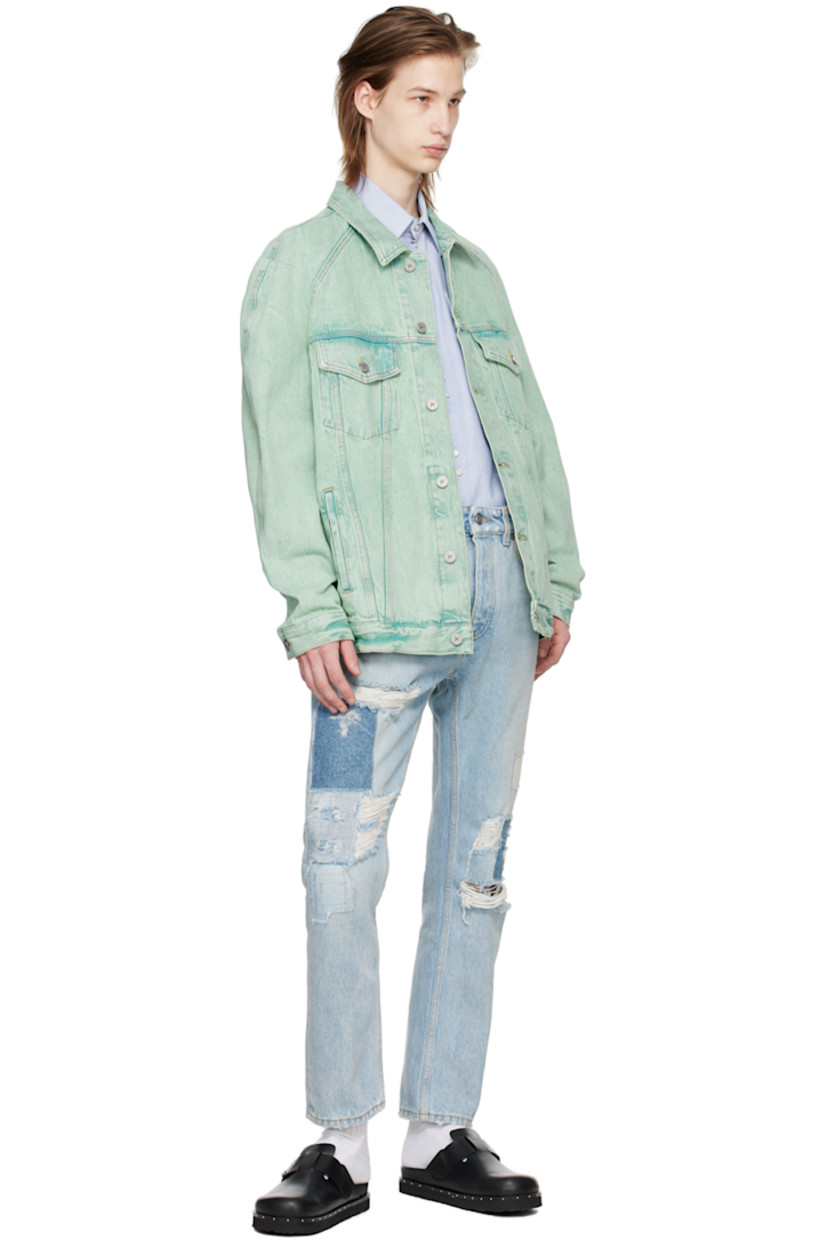 Plain-woven cotton shirt.

· Spread collar
· Press-stud closure 
· Flap pockets at chest
· Logo embroidered at front
· Press-stud fastening at barrel cuffs 

Supplier color: Light blue