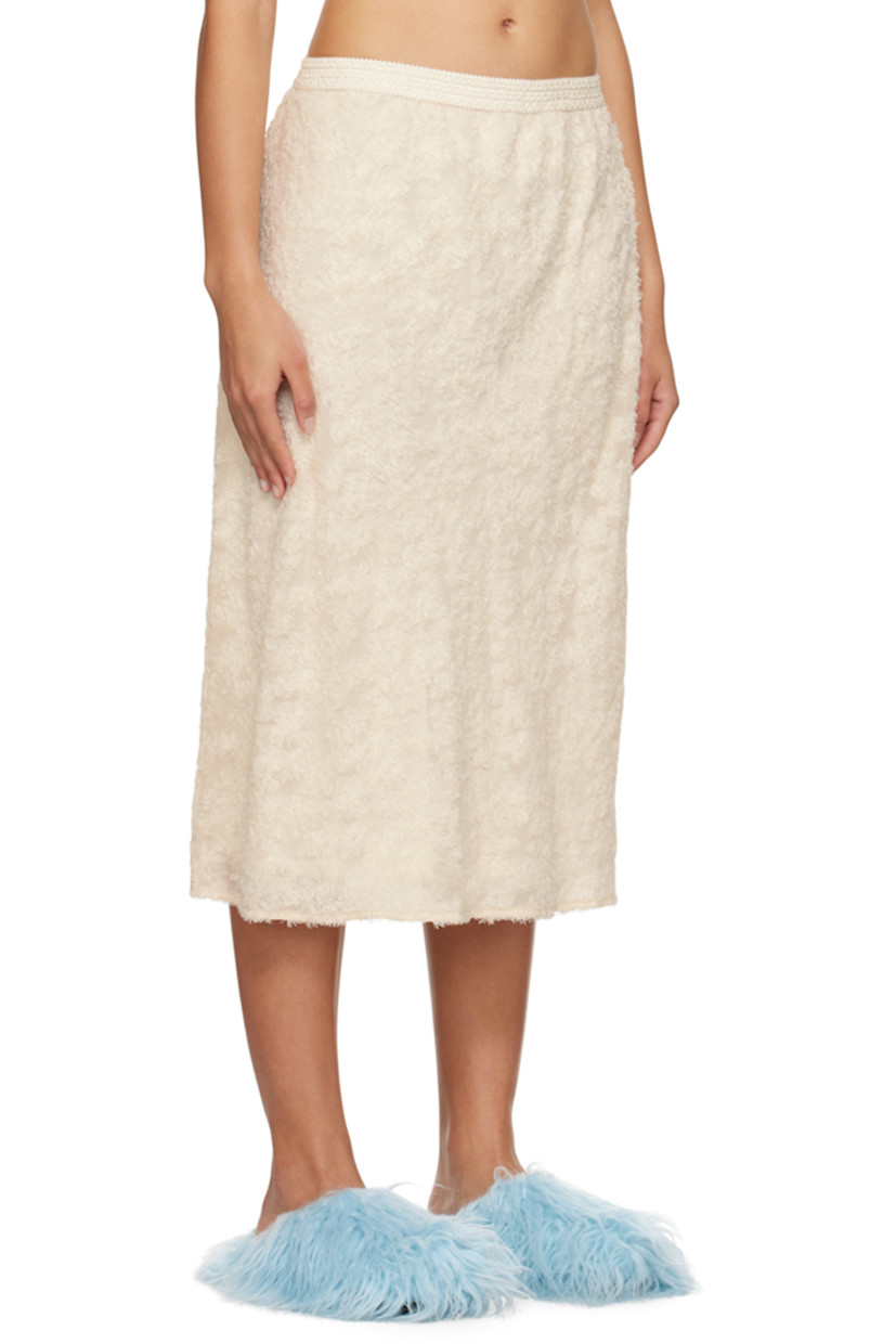 Plain-woven polyester- and cupro-blend skirt. Graphic pattern flocked throughout.

· Elasticized waistband
· Full cupro satin lining

Supplier color: White