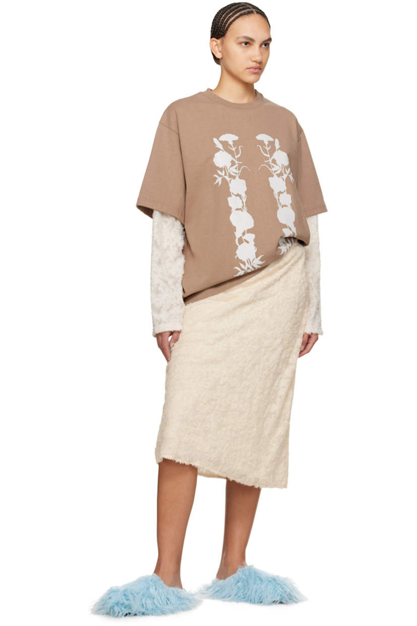 Plain-woven polyester- and cupro-blend skirt. Graphic pattern flocked throughout.

· Elasticized waistband
· Full cupro satin lining

Supplier color: White