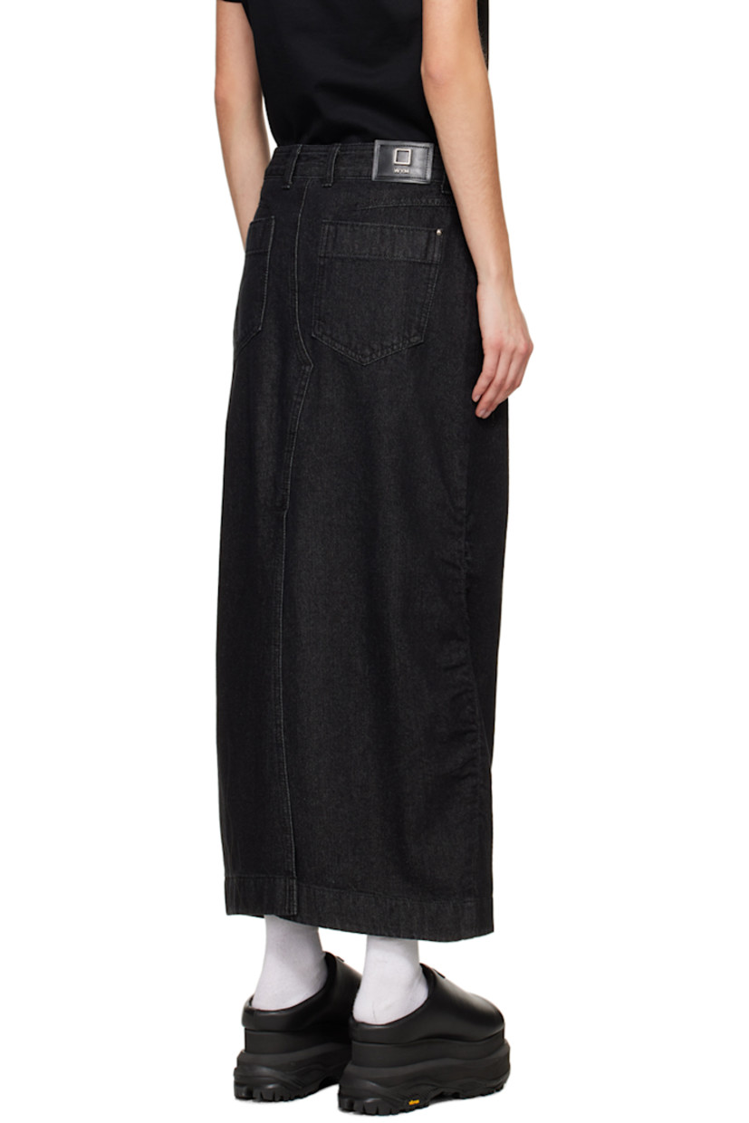Non-stretch denim skirt. 

· Belt loops
· Five-pocket styling
· Zip-fly
· Central vent at front and back hem
· Leather logo patch at back waistband
· Logo-engraved gunmetal-tone hardware

Supplier color: Black