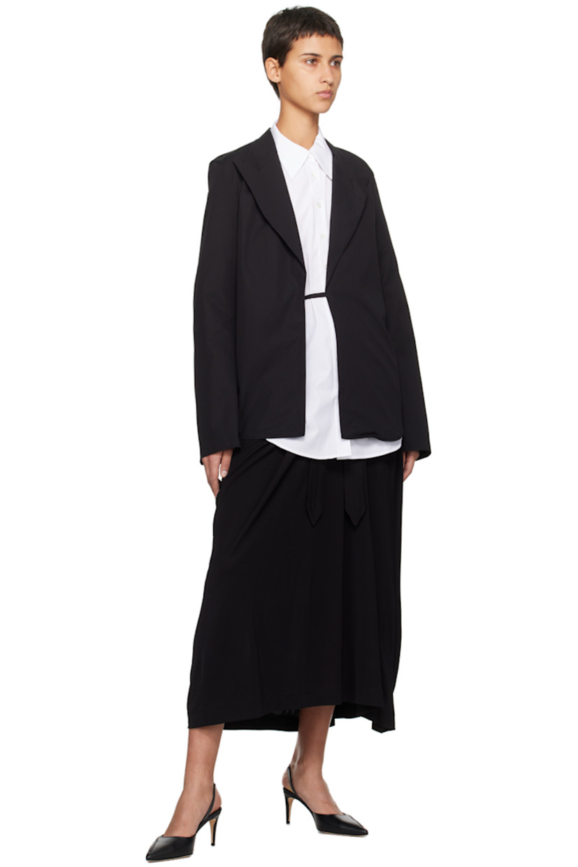 Cotton poplin blazer.

· Peaked lapel
· Self-tie fastening at open front
· Curved hem
· Unlined

Supplier color: Black