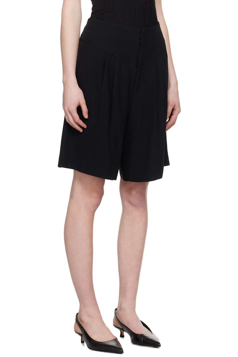 Loose-fit viscose- and acetate-blend crepe shorts. 

· Three-pocket styling
· Zip-fly 
· Pleats at front
· Creased legs
· Unlined

Supplier color: Black