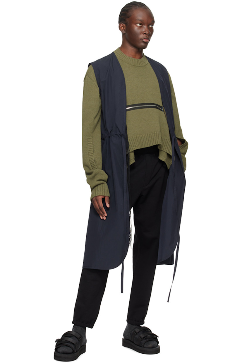 Cotton-and nylon-blend poplin vest. 

· Open front 
· Self-tie fastening at waist 
· Patch pockets 
· Central vent at back hem

Supplier color: Navy