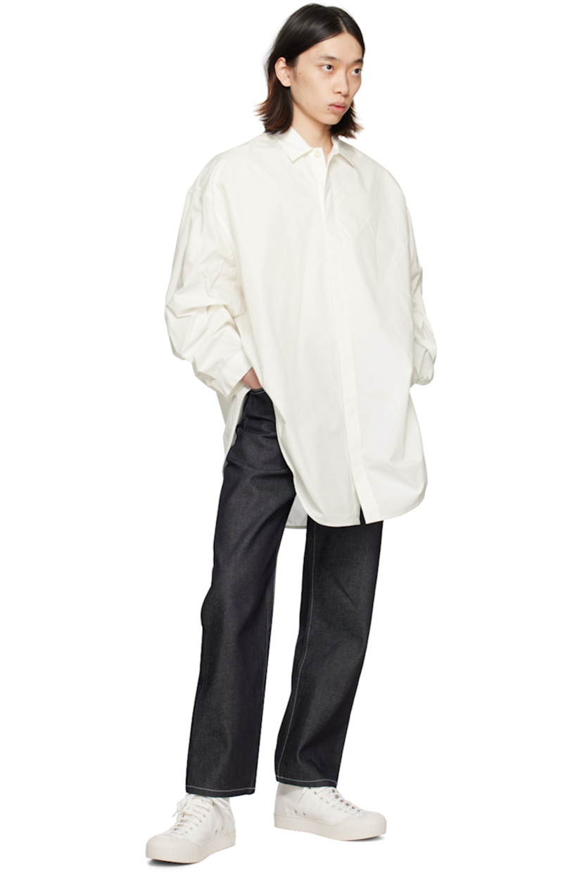 Cotton poplin shirt. 

· Spread collar
· Concealed button closure
· Shirttail hem
· Dropped shoulders
· Pleat at adjustable single-button barrel cuffs

Supplier color: Off-white