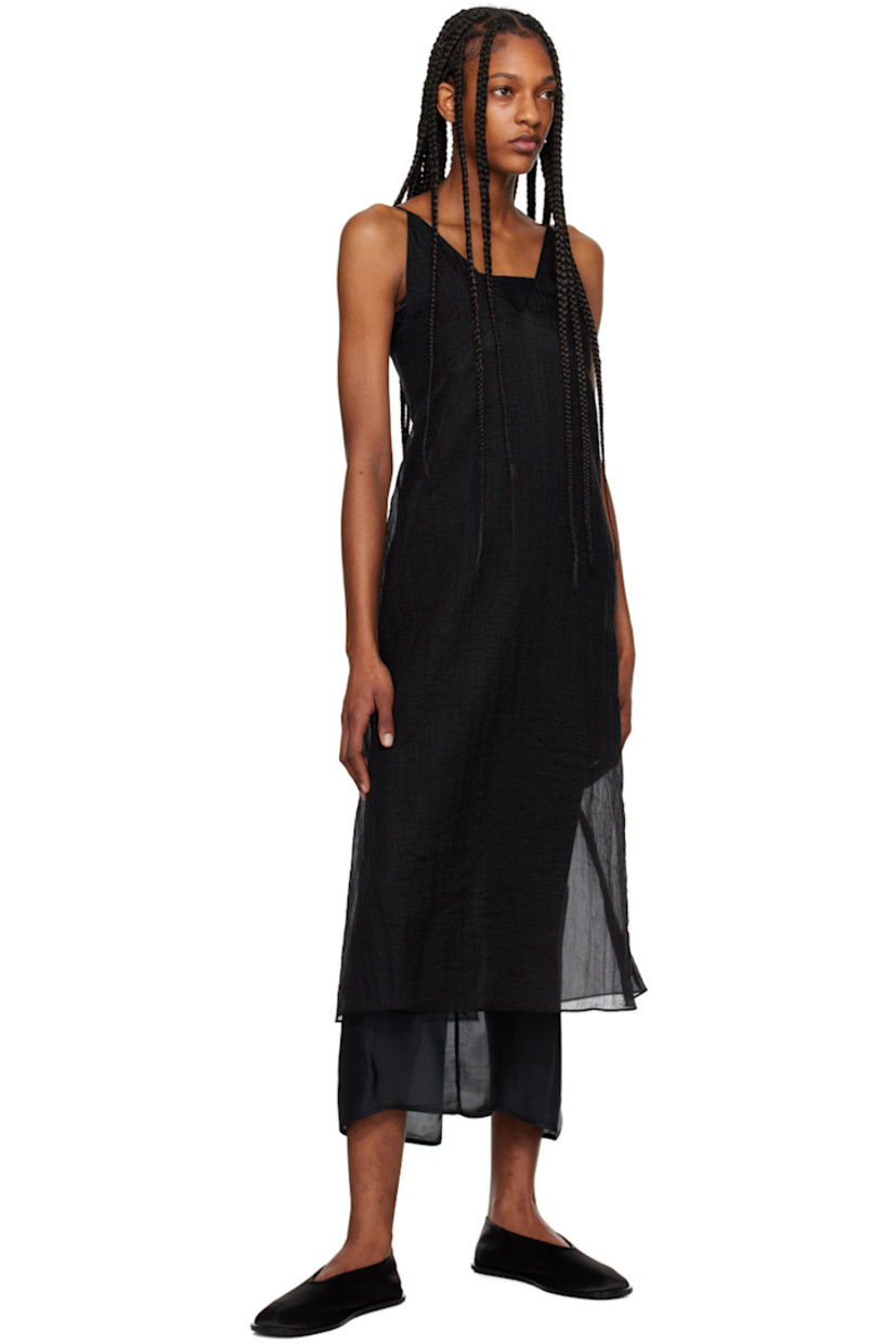 Semi-sheer crinkled polyester organza dress.

· V-neck
· Seam pockets
· Elasticized strap at back
· Zip closure at back
· Central vent at back hem

Supplier color: Black