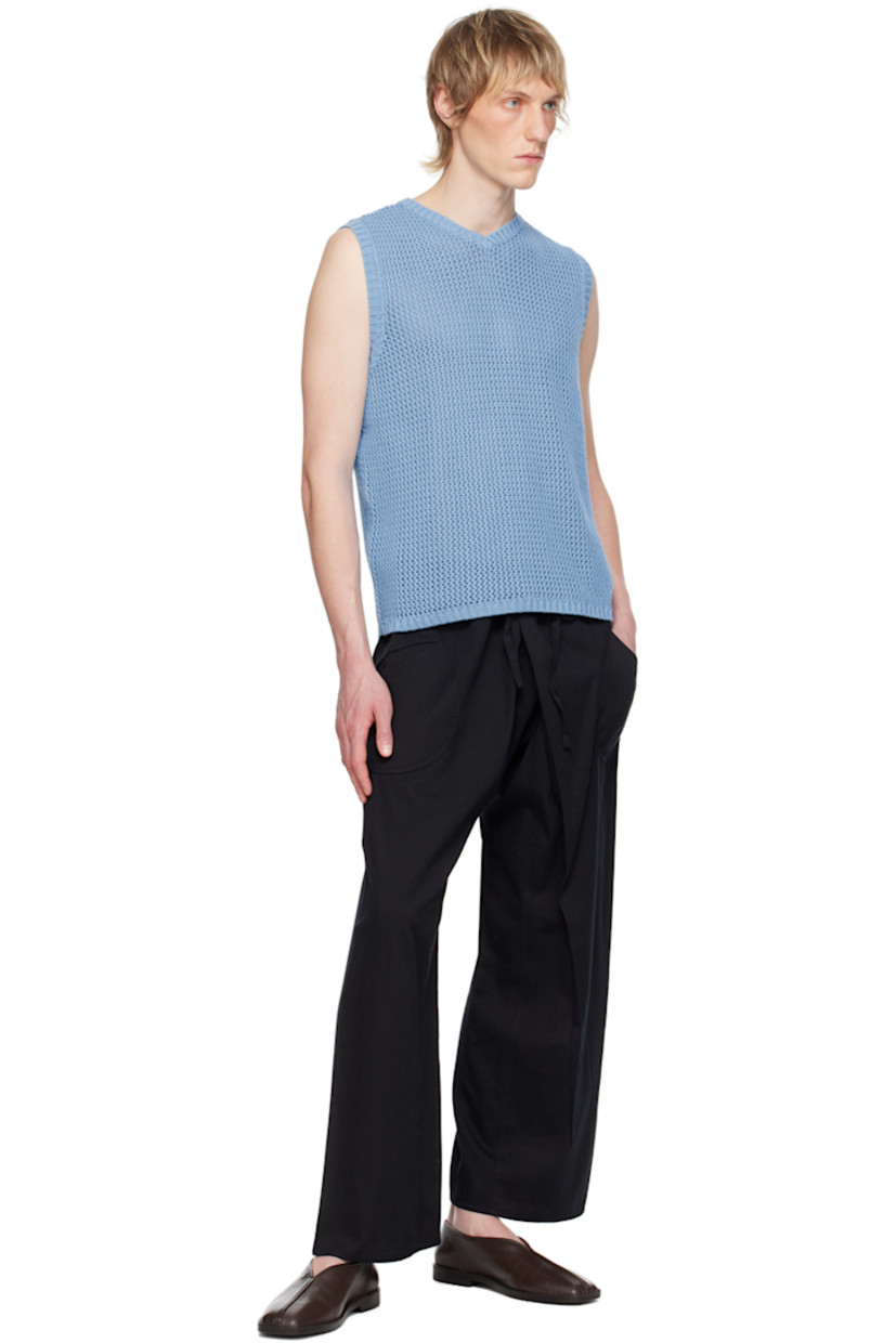 Open knit cotton tank top. Rib knit V-neck, hem, and armscyes.

Supplier color: Blue