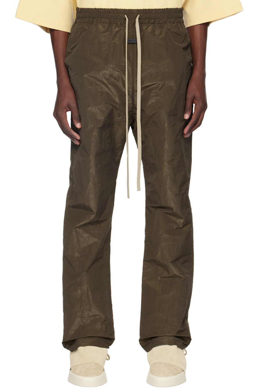 Crinkled polyester taffeta sweatpants. Metallic thread detailing throughout.

· Drawstring at elasticized waistband
· Two-pocket styling
· Leather logo patch at front

Supplier color: Mocha