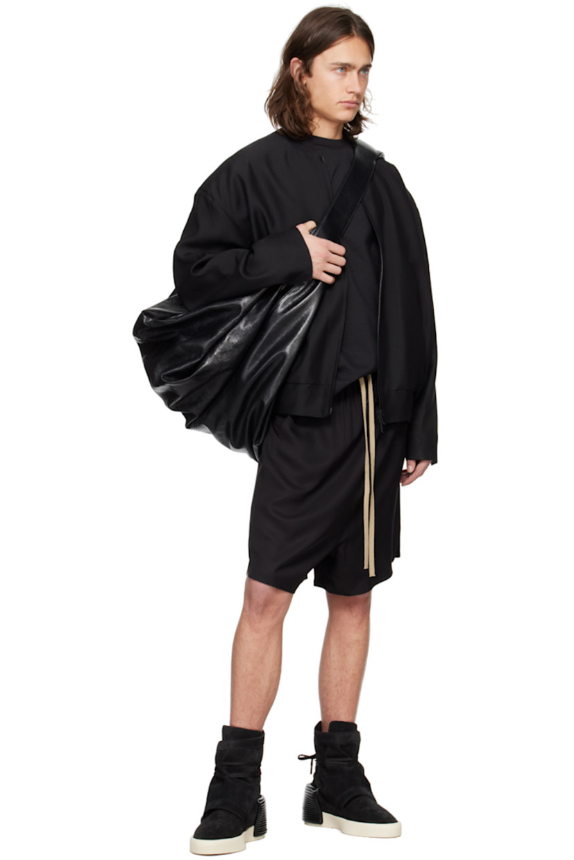 Silk- and virgin wool-blend twill shorts.

· Drawstring at elasticized waistband
· Two-pocket styling
· Leather logo patch at front
· Vented outseams

Supplier color: Black