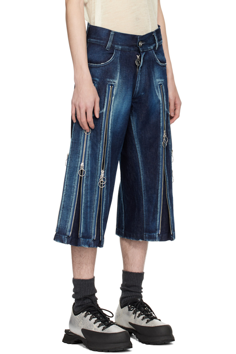 Non-stretch denim shorts. Fading and two-way zip expansion panels throughout.

· Belt loops
· Two-pocket styling
· Logo hardware at zip-fly

Supplier color: Washed indigo
