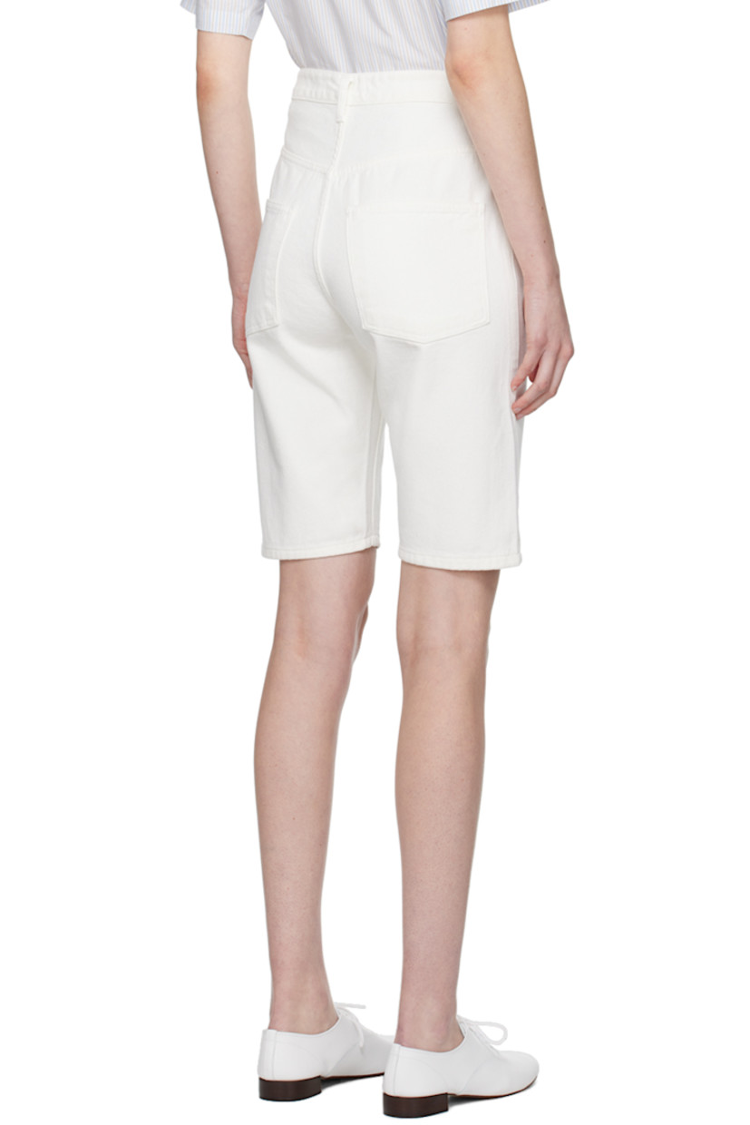 Non-stretch denim shorts.

· High-rise
· Belt-loops
· Zip-fly
· Five-pocket styling
· Silver-tone hardware

Supplier color: White