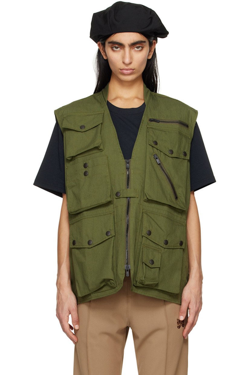 Cotton- and nylon-blend oxford cloth vest.

· Stand collar
· V-Neck
· Press-stud tab at two-way zip closure
· Zip and flap pockets
· Adjustable press-stud tabs at hem
· Flap pocket at back

Supplier color: A-olive